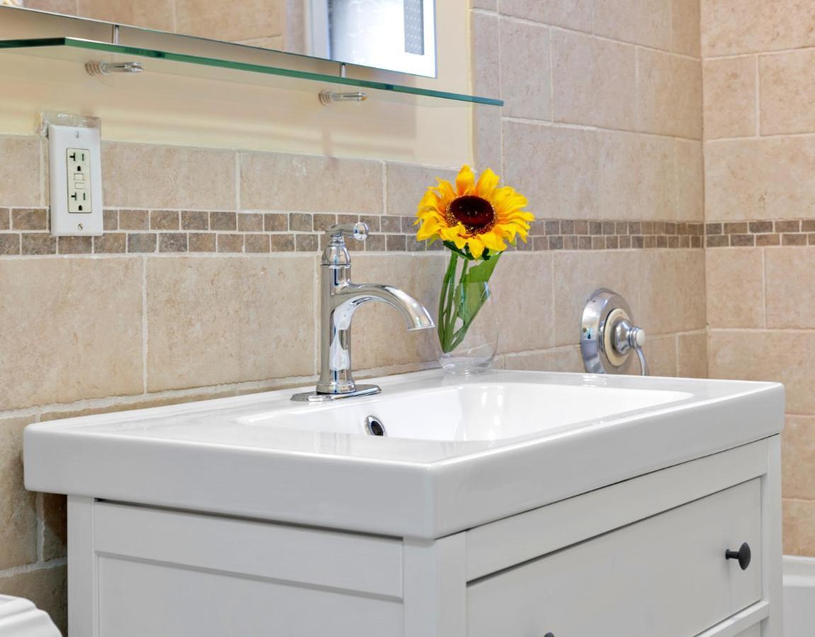Bright & Spacious 2Br Apartment, Mins From Downtown Boston, Parking エクステリア 写真